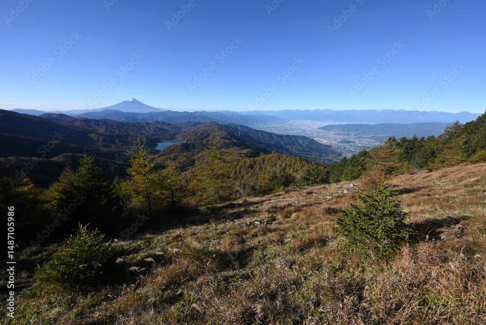 Fototapeta premium Climbing Mount Daibosatsurei, Yamanashi, Japan