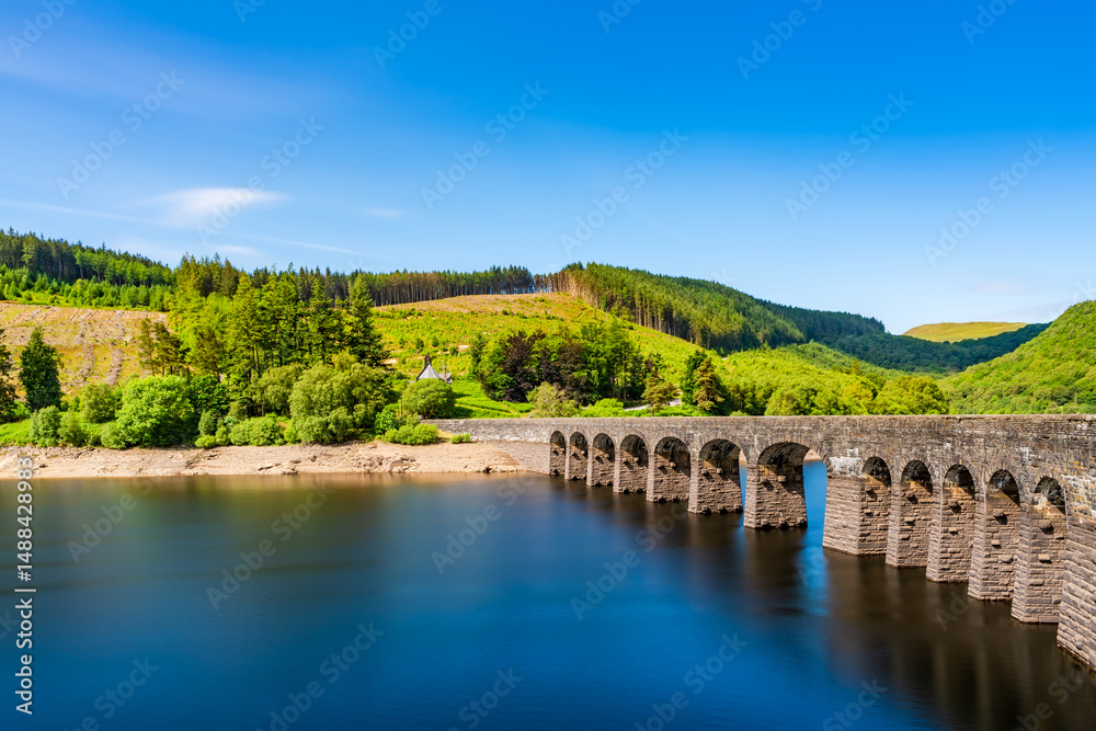 Fototapeta premium Garreg Ddu Dam and Reservoir, Elan Valley