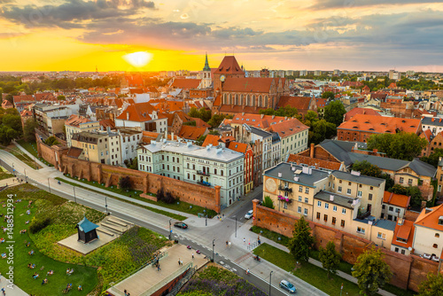 Schilderij op canvas Aerial panoramic view of historical buildings and roofs in Polish medieval town