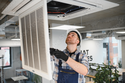 Εκτύπωση καμβά Electrician repairing ventilation system in building