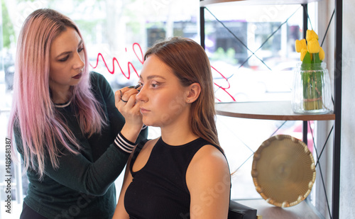 Tableau sur toile Makeup artist applies eyeliner