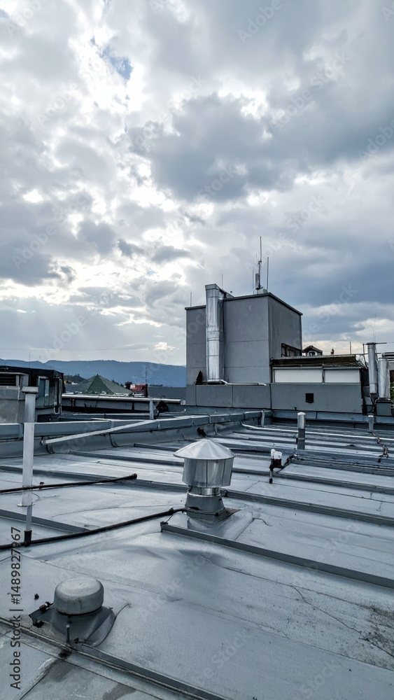 Obraz premium Rooftop View Under Cloudy Sky with Diffused Natural Light