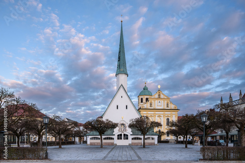 Kapellplatz in Altötting abends