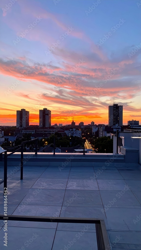 Obraz premium Stunning Rooftop View at Sunset with Colorful Skies and Urban Skyline