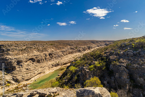 aventura navegando el Rio Pecos Texas acampar y pesca