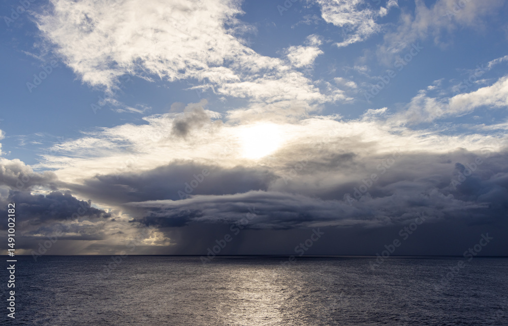 Fototapeta premium Dramatic Cloudscape Over the Pacific Ocean Under a Bright Sky