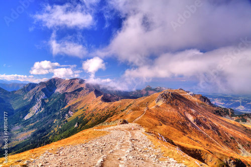 Fototapeta Naklejka Na Ścianę i Meble -  Tatry, Liliowe – widok na Kasprowy Wierch, Polska, jesień w górach
Tatra Mountains, Liliowe Pass – view of Kasprowy Wierch, Poland, autumn in the mountains