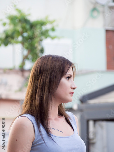 young girl into cafe.