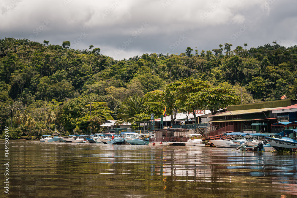 Obraz premium boats on the river