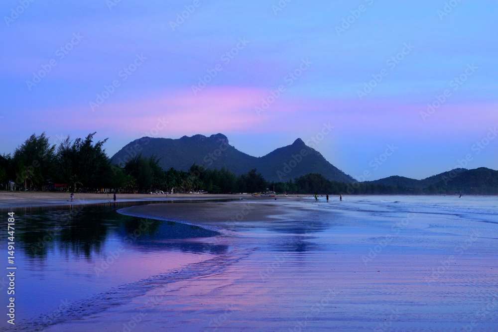 Fototapeta premium peaceful ocean with beautiful sky background