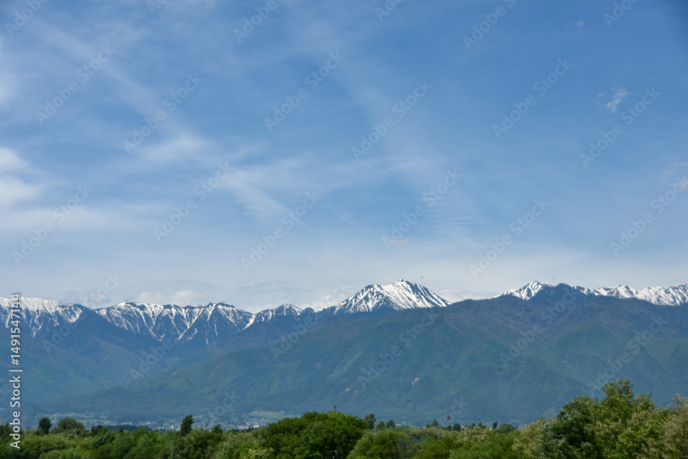 Fototapeta premium 春の信州の絶景 残雪残る北アルプス