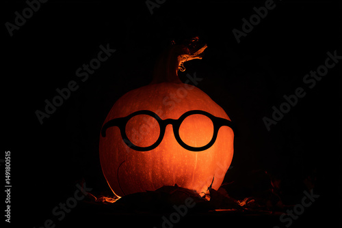 015-064-069-u8969375333_Pumpkin_Wearing_Glasses_Silhouette_--ar_32_--v_7_8b0a62b1-5f1d-4795-92b2-2bbf9488b42e_0