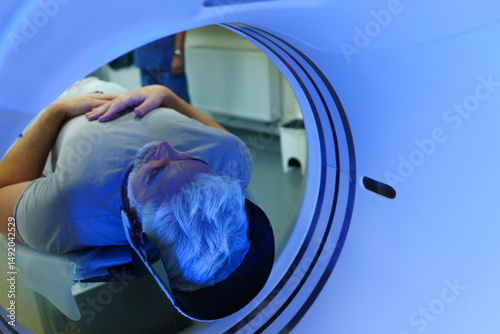 Fotografía Male patient undergoing CT scan examination in hospital.