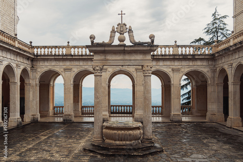Monte Cassino Klasztor dziedziniec