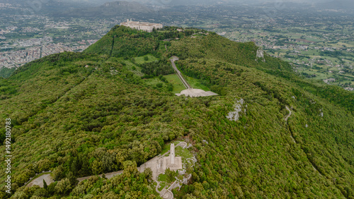 Dron, Klasztor, Cmentarz, Monte Cassino, Wzgórze 593