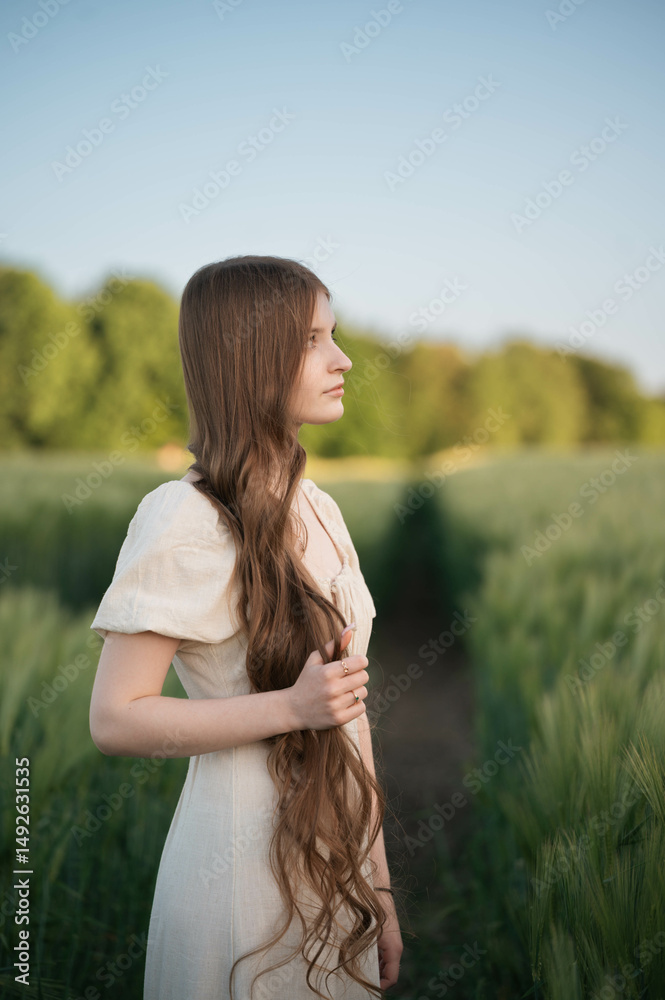 Elegant woman with long dark hair wearing a beige dress in a rural field at sunset, emotional close-up with warm backlight and soft tones, natural beauty in outdoor setting Elegant woman with long dark hair wearing a beige dress in a rural field at sunset, emotional close-up with warm backlight and soft tones, natural beauty in outdoor setting