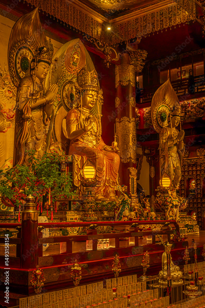 Obraz premium Buddha Tooth relic golden statues @ Singapore, Singapore