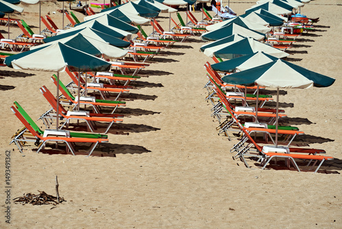 Fototapeta Naklejka Na Ścianę i Meble -  Umbrellas and sunbeds on the sandy beach of Stavros on the island of Crete