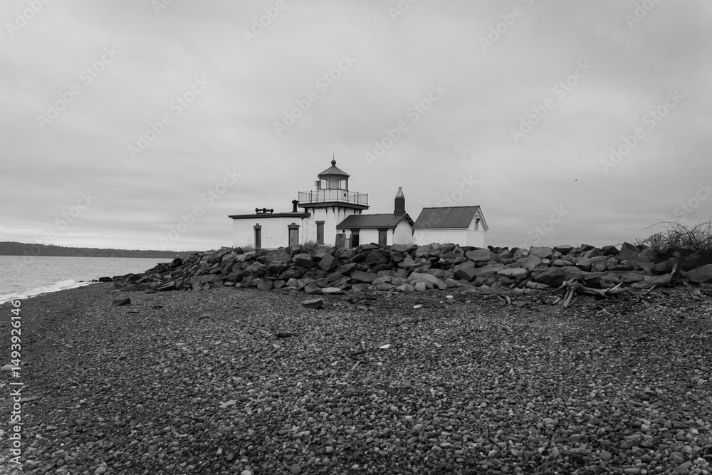 Fototapeta premium Monochromatic View of a Lighthouse in a Seattle Park on an Overcast Day