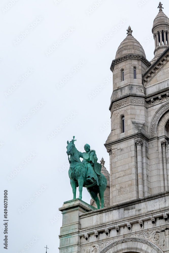 Fototapeta premium Oxidized copper statue in a cathedral in Paris