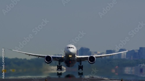 boeing 787 dreamliner takeoff and landing