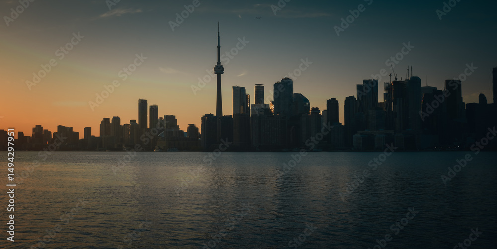 Obraz premium sunset over the city, toronto, canada