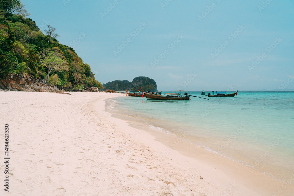 Fototapeta premium Beach travel background in tropical Thailand