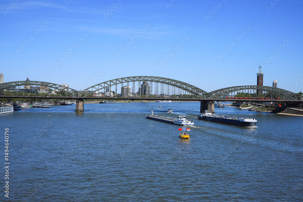 Naklejka premium View of the Hohenzollern Bridge and the Rhine river in Cologne, Germany