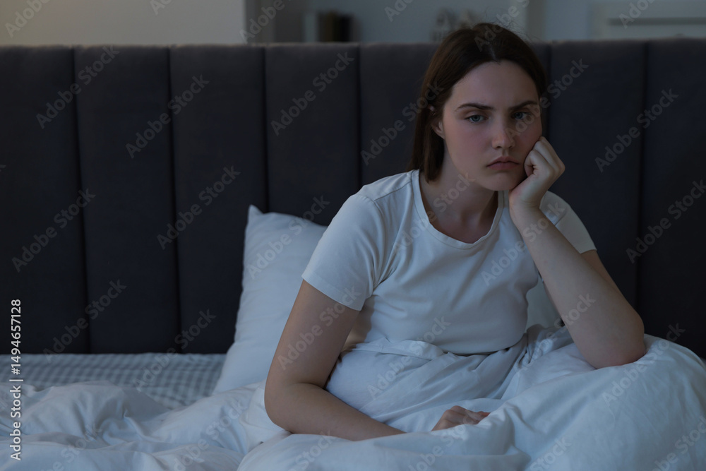 © New Africa - Frustrated young woman suffering from insomnia on bed indoors © New Africa - Frustrated young woman suffering from insomnia on bed indoors