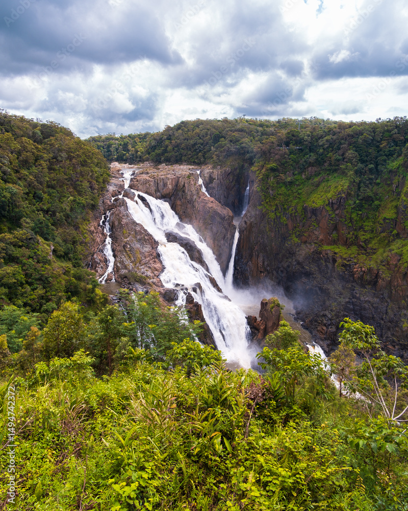 Obraz premium Big waterfall in the mountains
