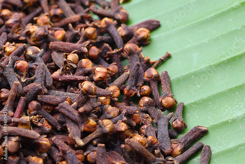 Fototapeta Naklejka Na Ścianę i Meble -  A spice of dried cloves, herbal medicine plant