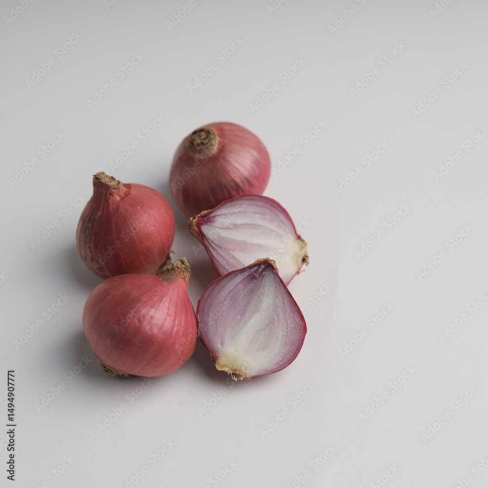 Fototapeta premium Shallots on white background