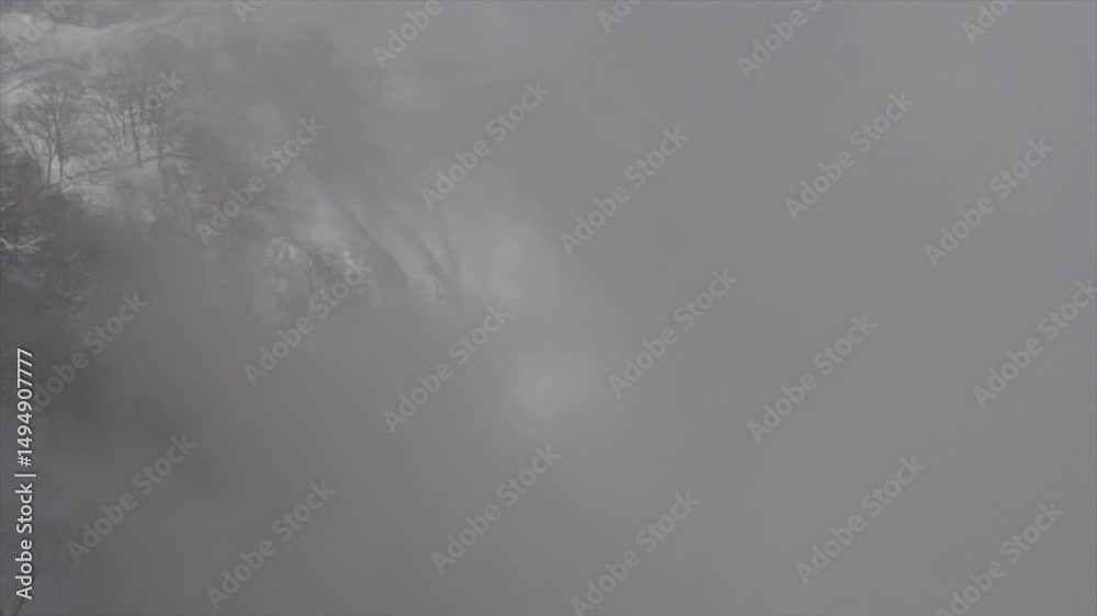 Apparition montagne dans un nuage
