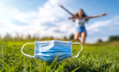 The woman jumps and rejoices at the end of the epidemic becomes A woman jumps and is overjoyed when the epidemic ends