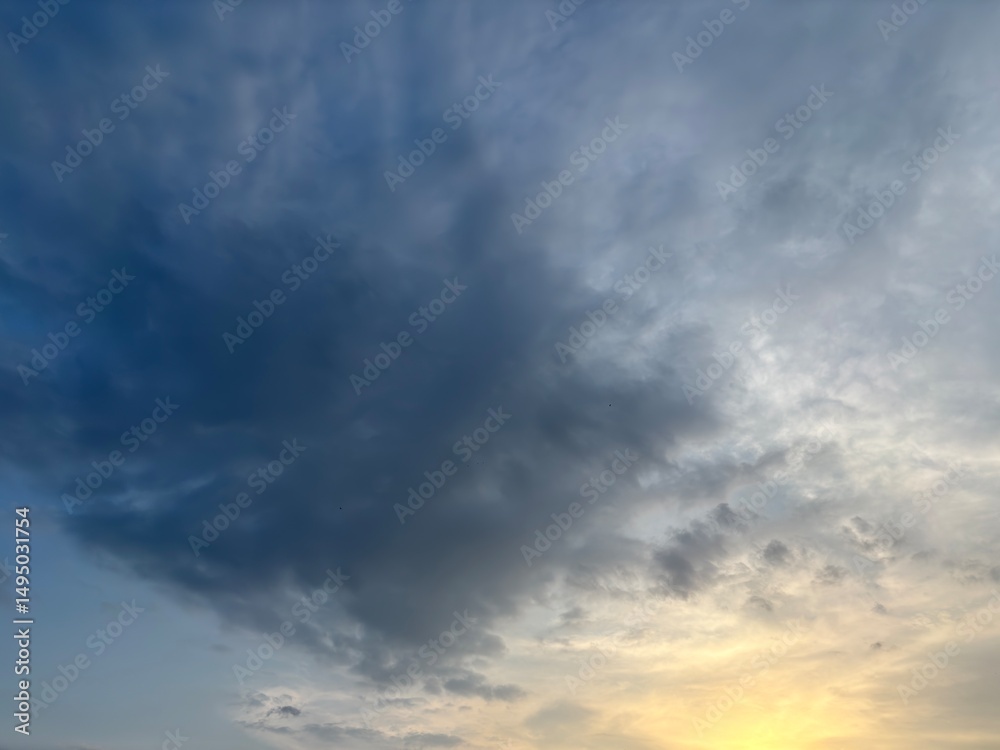 Obraz premium background gradient sky and orange clouds afternoon sunlight