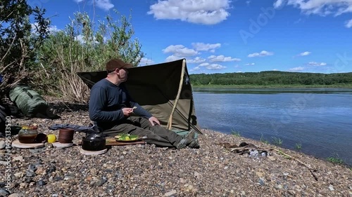 Eat food cooked on fire outdoors
