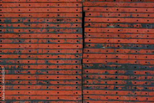 赤い鉄のパレット