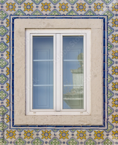 Janelas de Lisboa em prédios antigos e históricos