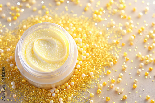 Smooth gloss shimmer with jellybean glitter