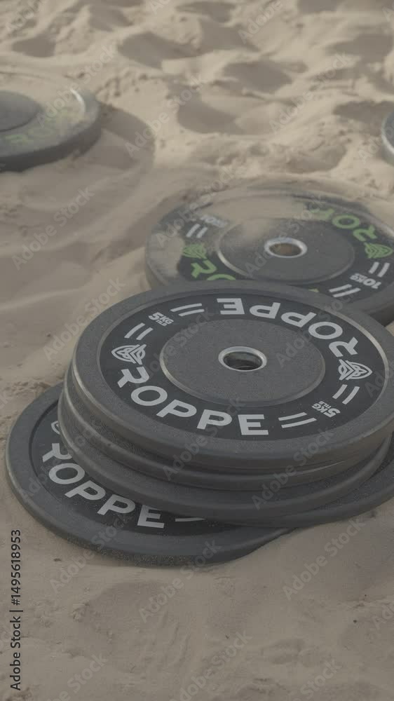 peso de academia na praia ao ar livre (outdoor beach gym weights)