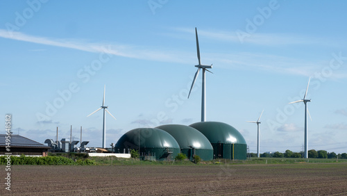 Erneuerbare Energien - Stromerzeugung - Solarstrom, Biogas, Windenergie