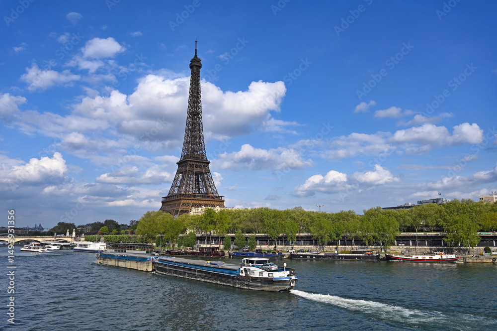 Naklejka premium Eiffel Tower and the Seine River, Paris,France