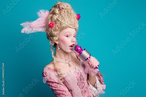 Foto Photo of charming lady opera theater singer hold mic perform son