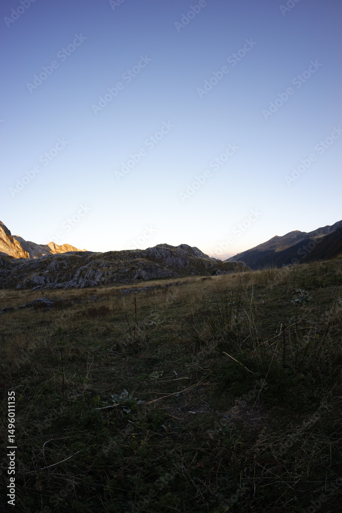 Obraz premium Hiking near vusanje, montenegro autumn