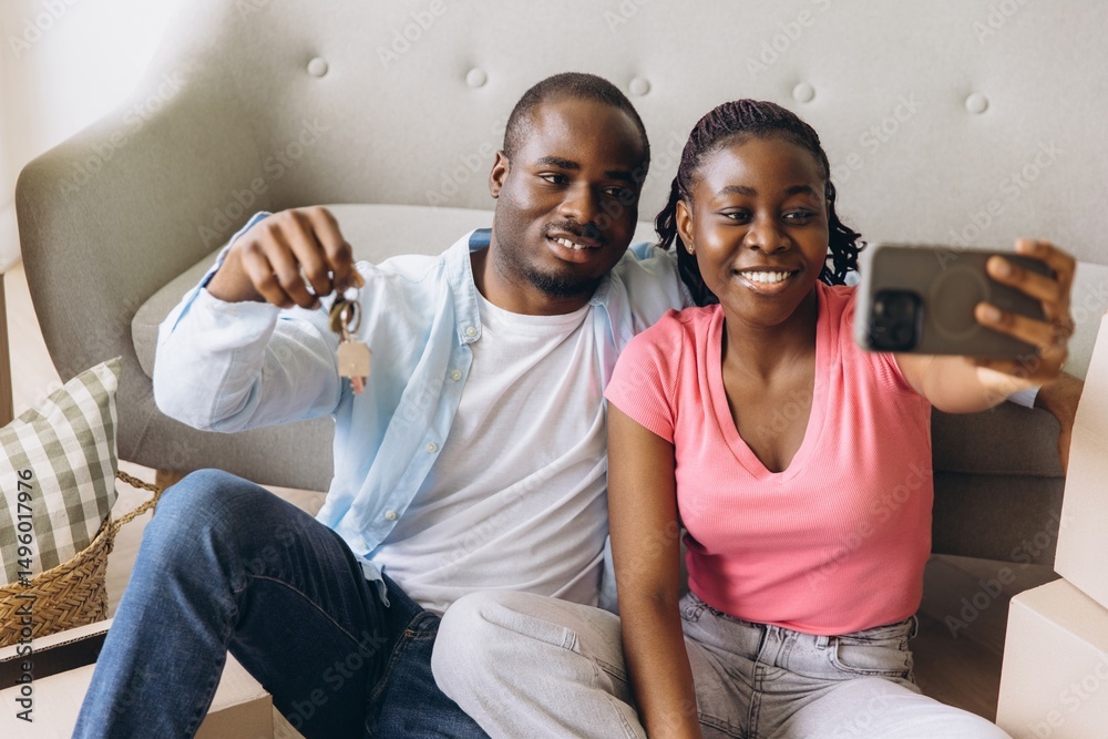 Obraz premium Happy African American Couple Taking Selfie Showing New House Keys After Moving In
