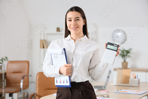 Young businesswoman with re...