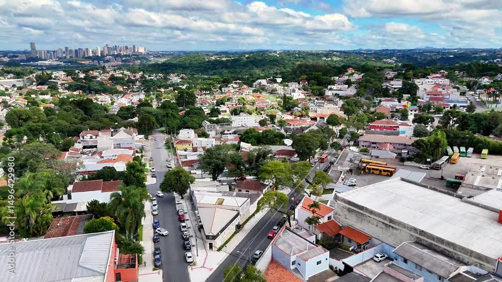Paisagem Cinemática: Cidade Vista de Drone em 4K