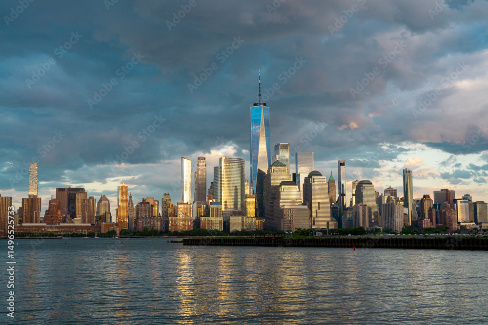 Obraz premium NYC skyline with skyscrapers. Panorama of Manhattan and Brooklyn. New York City skyline with Hudson River views. Downtown NYC. New York from waterfront skyline. Business District skyline of New York.