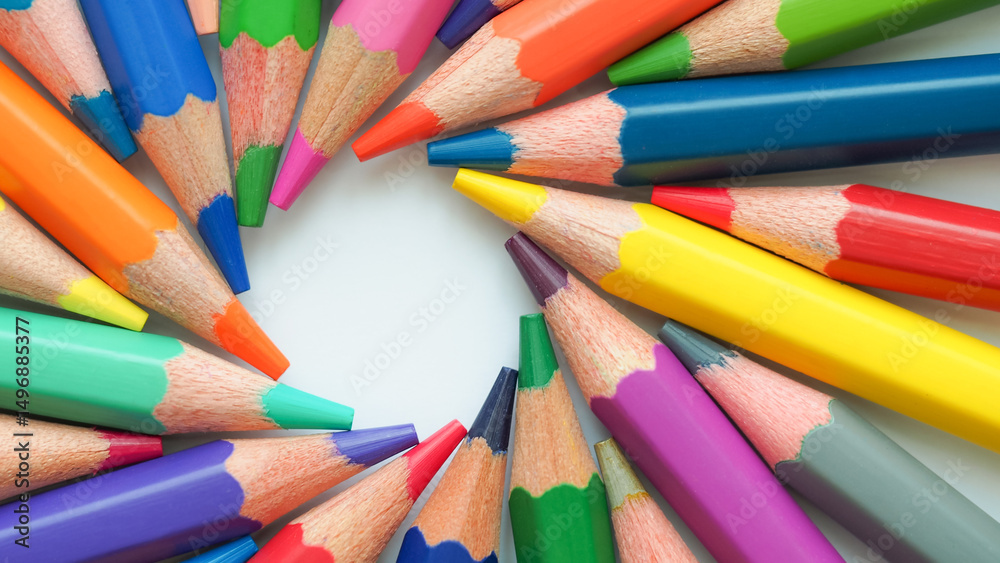 Fototapeta premium Close-up of colorful sharpened pencils arranged in a circular pattern on white background
