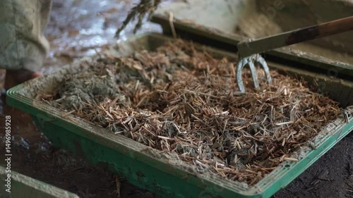 Wallpaper Mural 荒壁土を作る様子 Torontodigital.ca